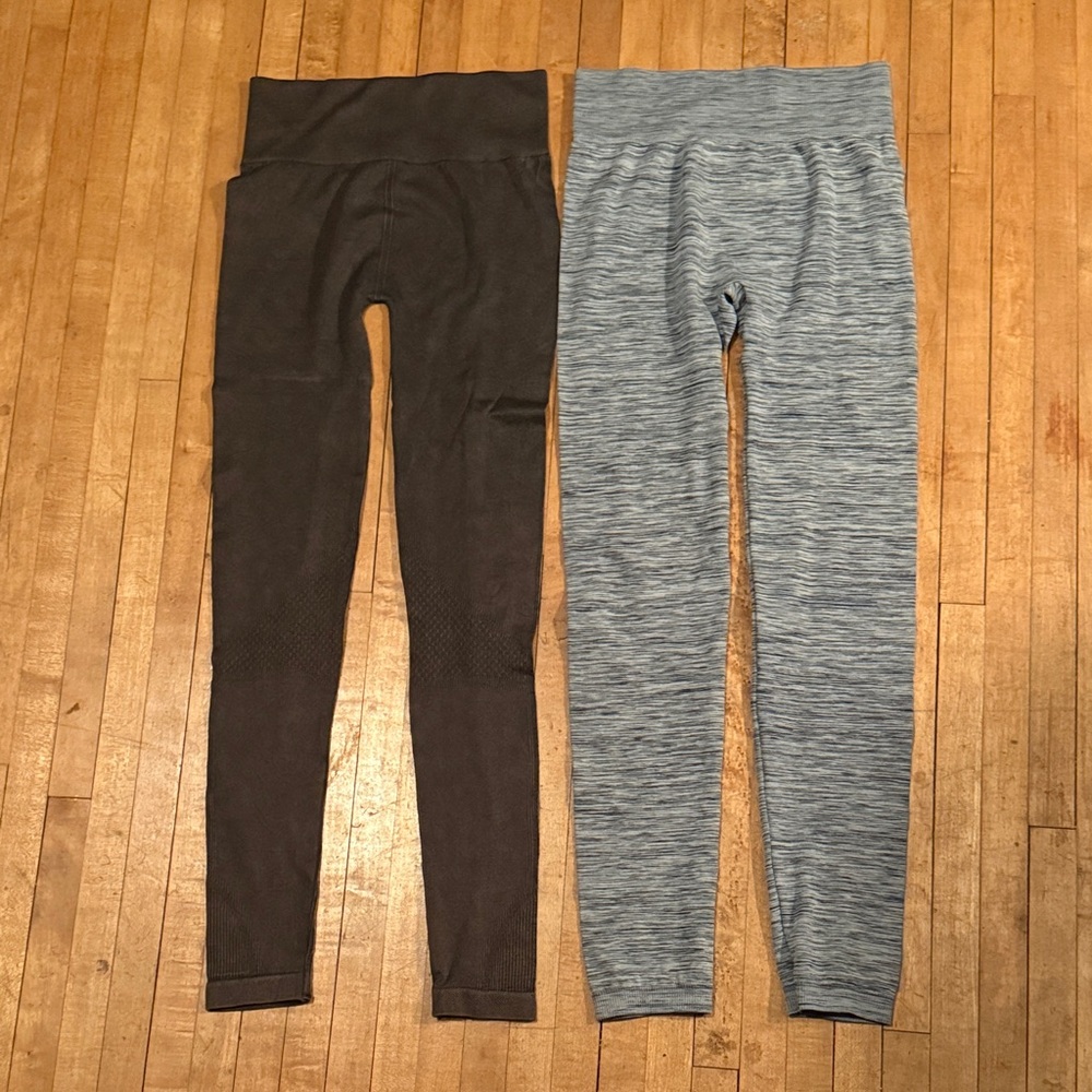 Women’s 2 pair of urbanology Leggings small